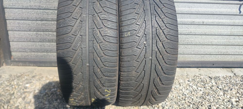 245/45/18 Uniroyal rain type 19r.