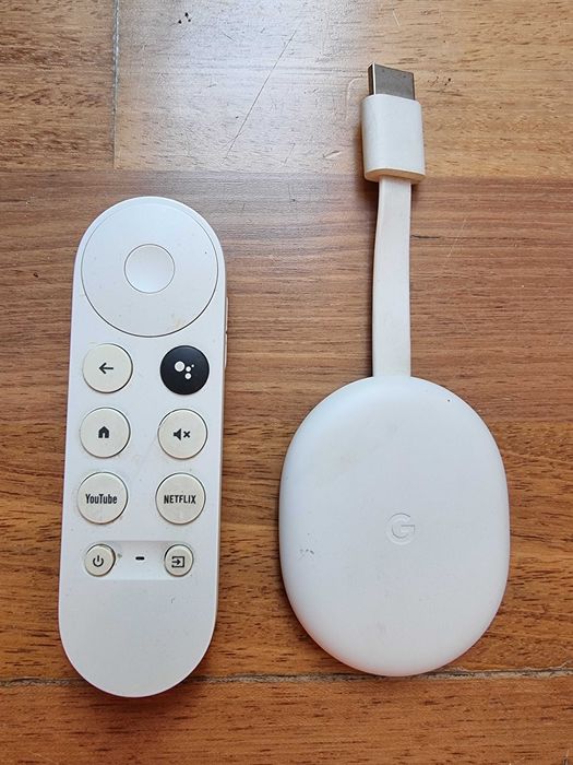 TV ramię Suboofer Boston AWS250 i Arcam Solo Bar Plus