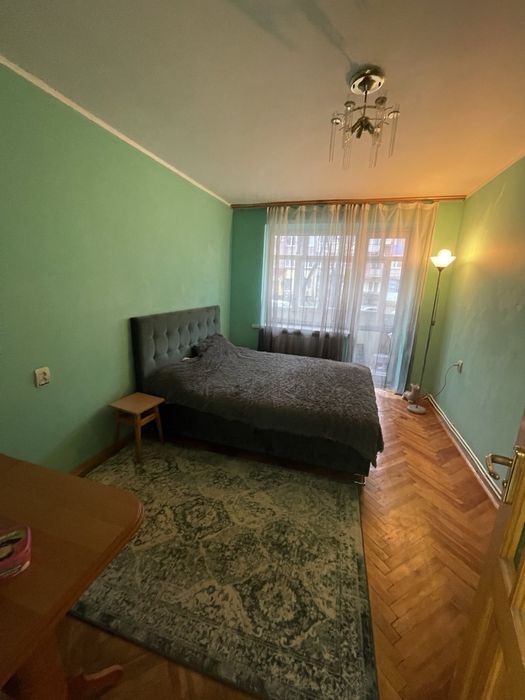 Здається 1 кімн у 3 кімн квартирі