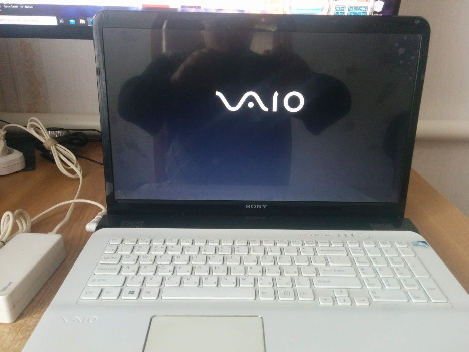 Ноутбук Sony Vaio SVE17 (экран 17.3")