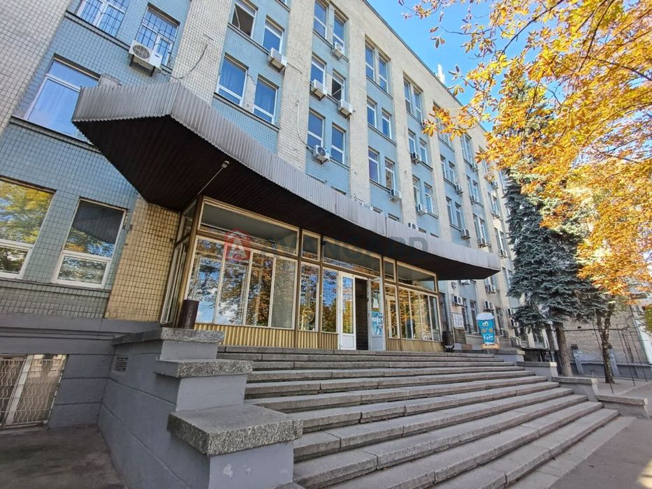 Продам 4-5 этаж нежилого помещения на набережной.