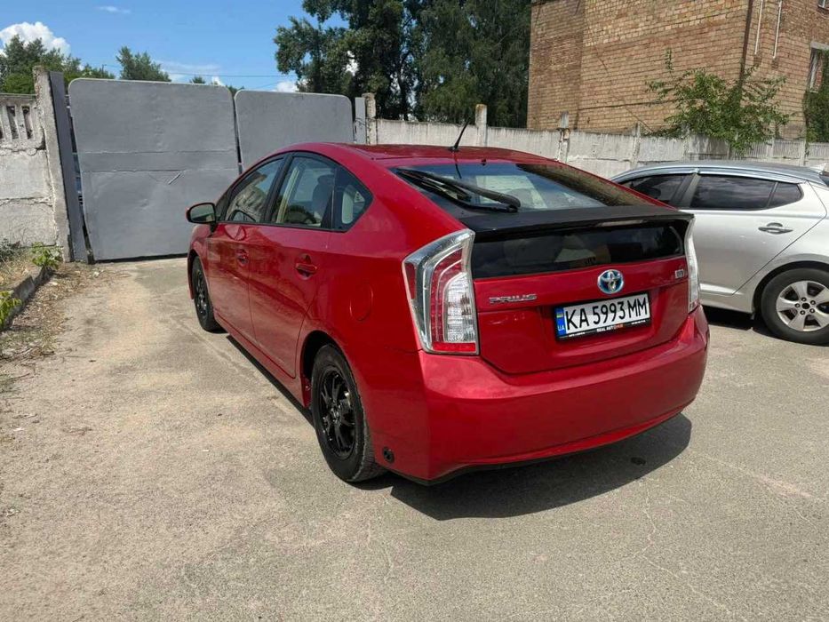 Toyota Prius 2014 р.в. Оренда з викупом під таксі і власні потреби