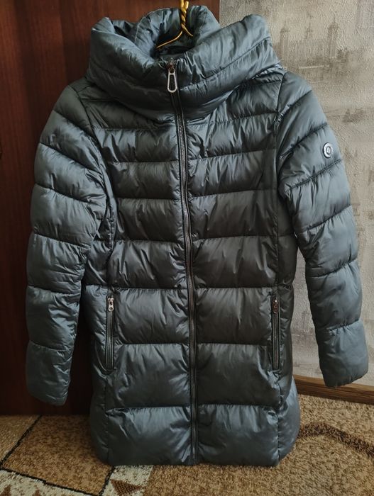 Продам пуховик жіночий