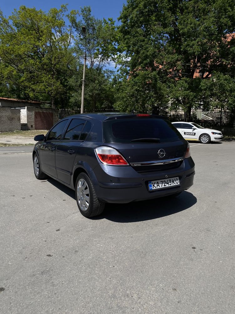 Opel Astra H  автомат