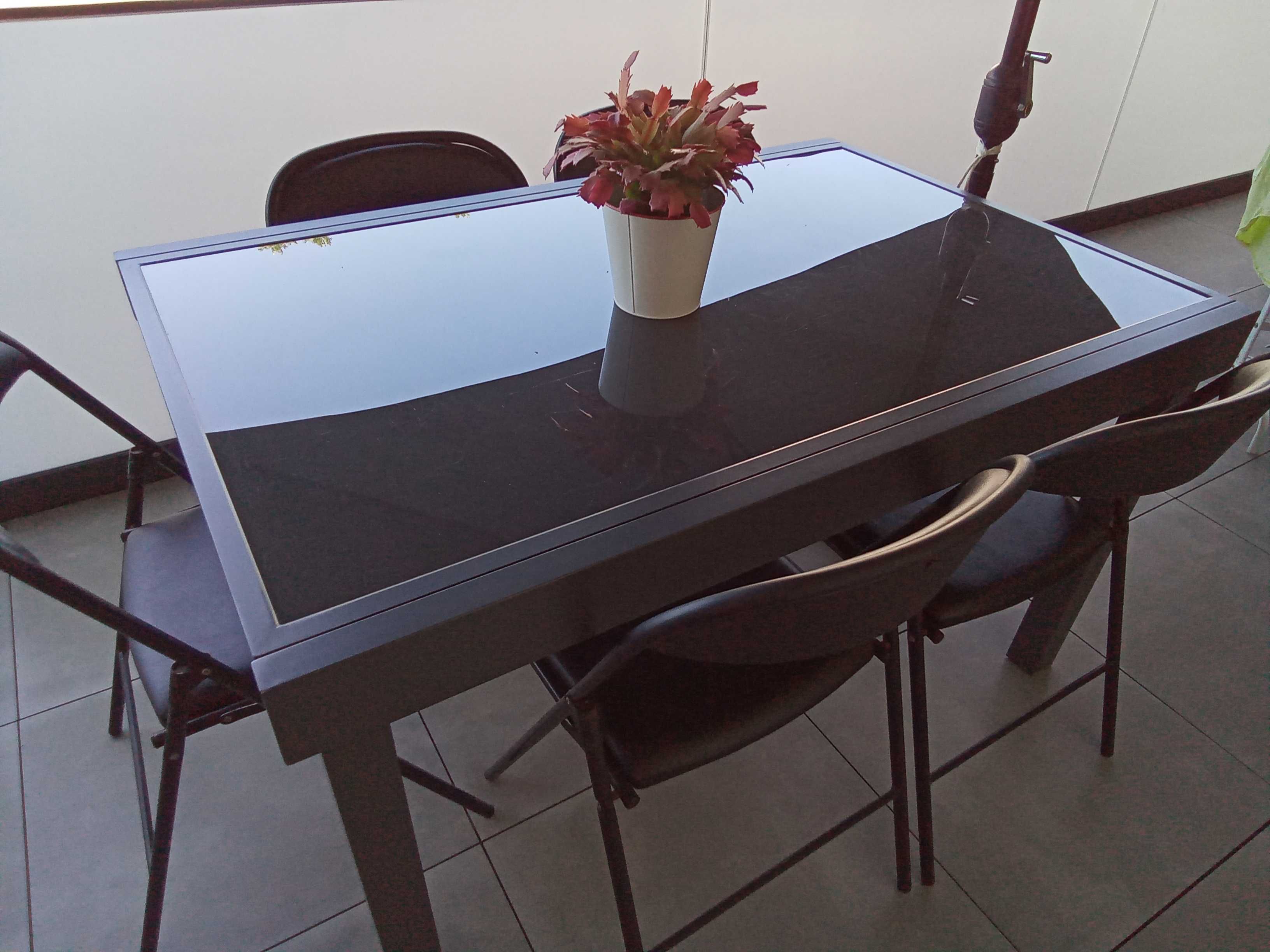 Table très bon état en aluminium