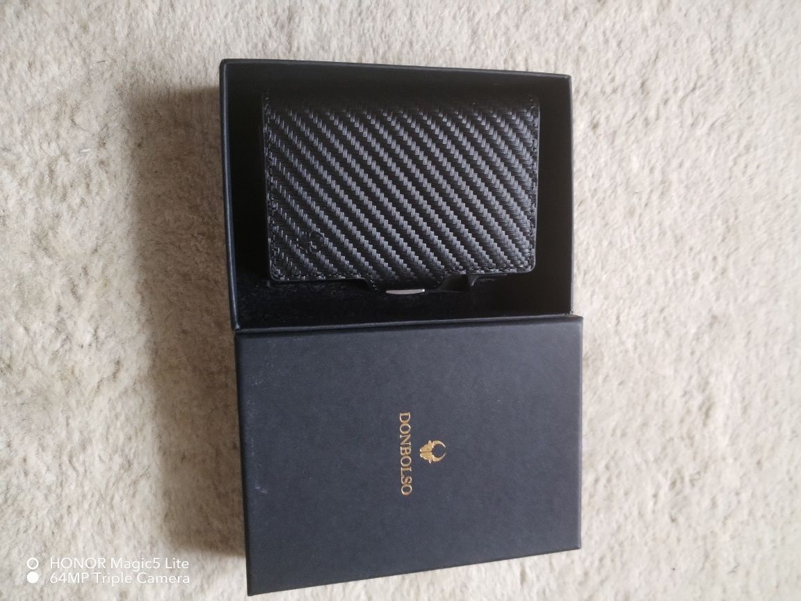 Nowy carbonowy portfel, etui na karty, dokumenty itp. Apple Air Tag!