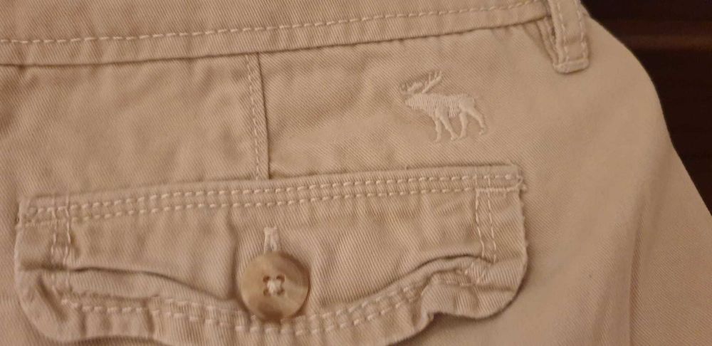 Krótkie spodenki Abercrombie & Fitch damskie -  beżowe roz. S