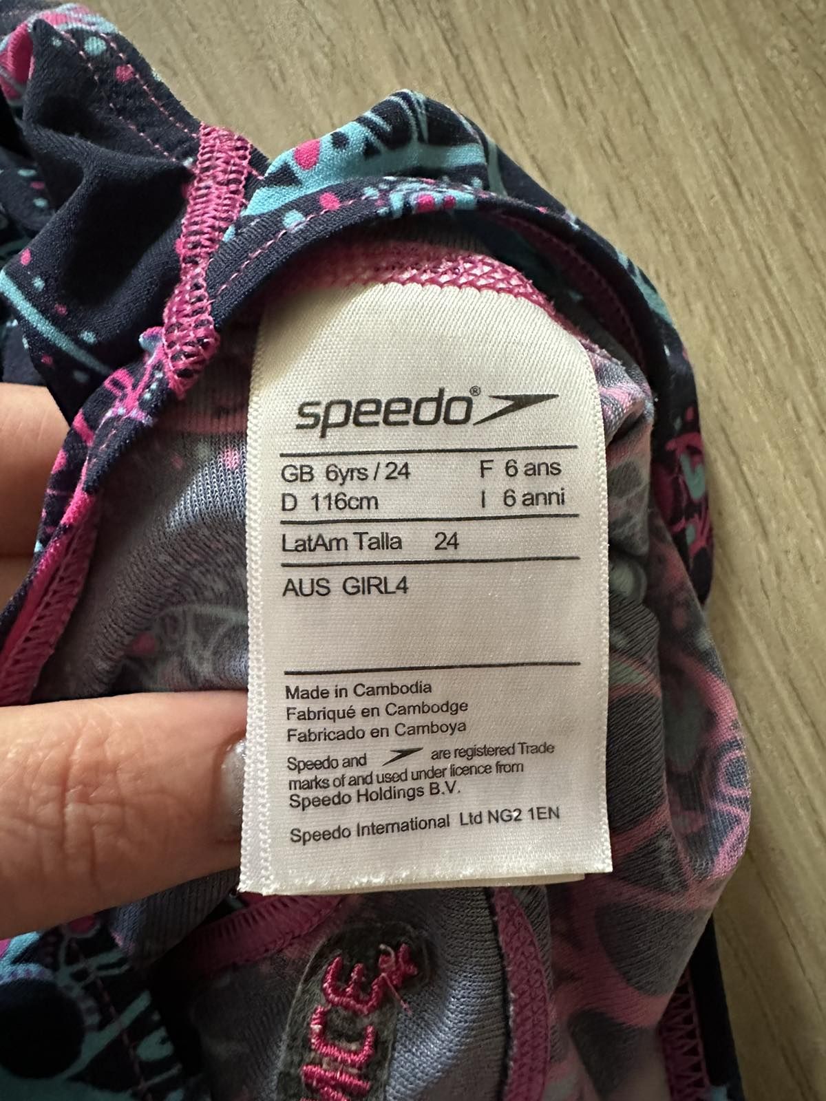 Суцільний купальник Speedo на дівчинку 116 см в гарному стані