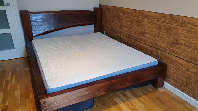 Łóżko drewniane małżeńskie