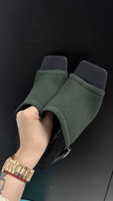 Продам мюлі на каблуку