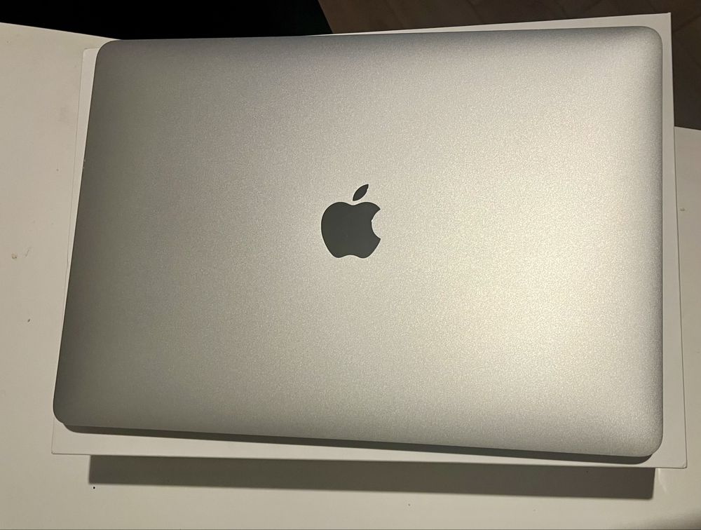 Apple MacBook Air 13'' 1.1GHz(i5)/8GB/256GB SSD/Iris Plus (srebrny)