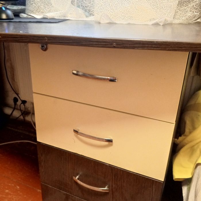 Угловий  стіл шафа