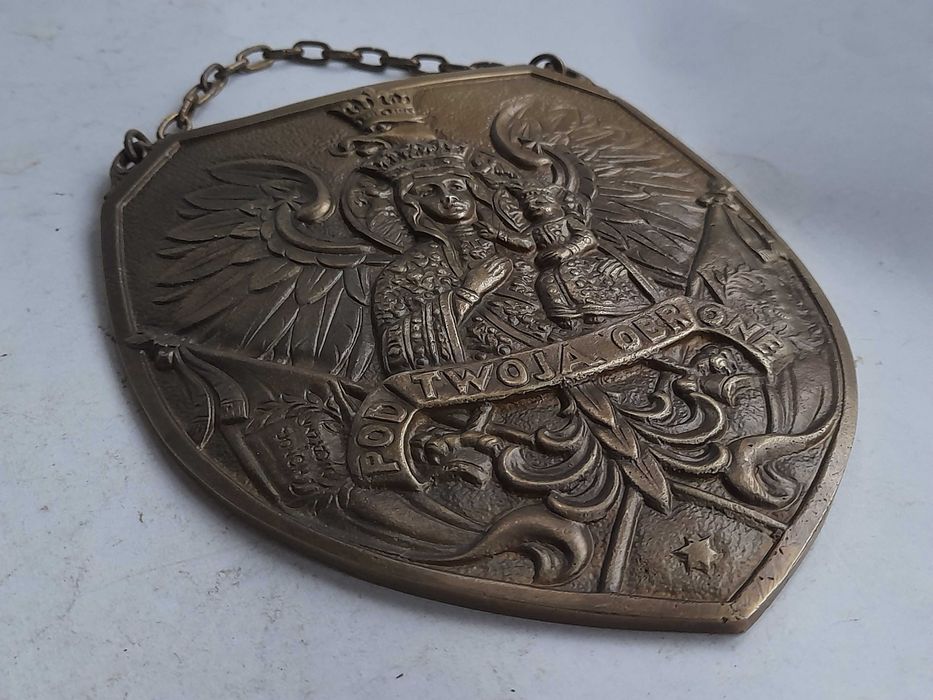 Duży ryngraf Matka Boska Częstochowska z orłem, sztandarami (16,5 cm)