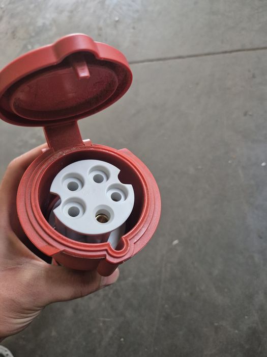 Gniazdo 32A 5P Mennekes IP44