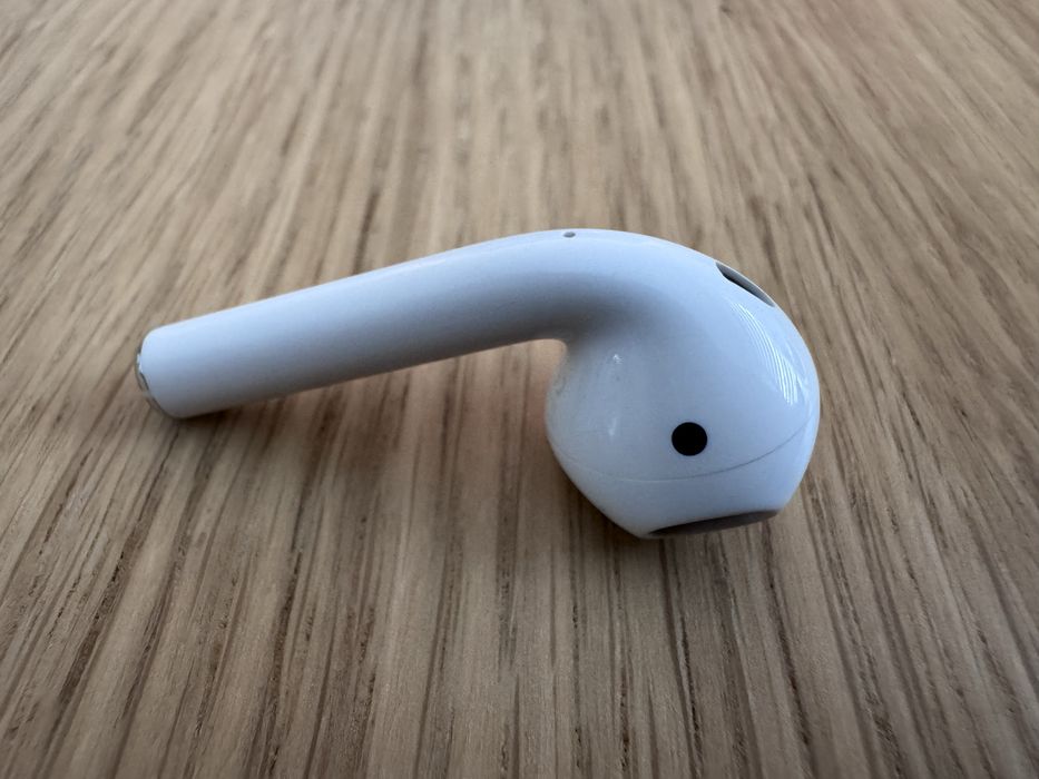 Prawa słuchawka Apple AirPods Gen 2 uszkodzona Gdańsk stan idealny