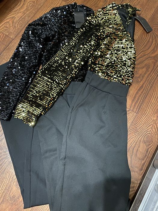 Святковий комбінезон новий