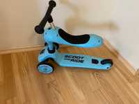 Niebieski scoot and ride