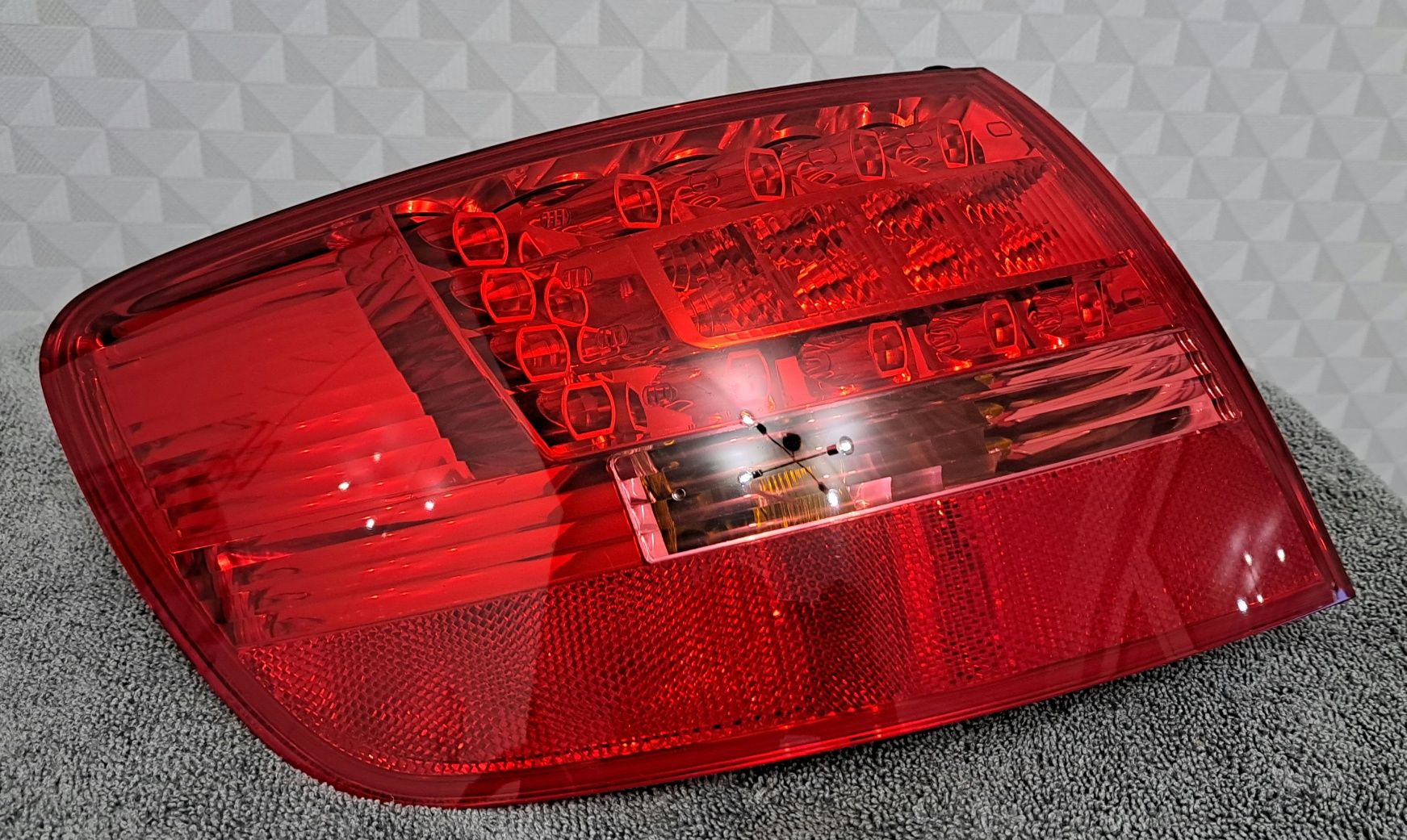 Audi A6 C6 4F0 Avant lampa tył LED