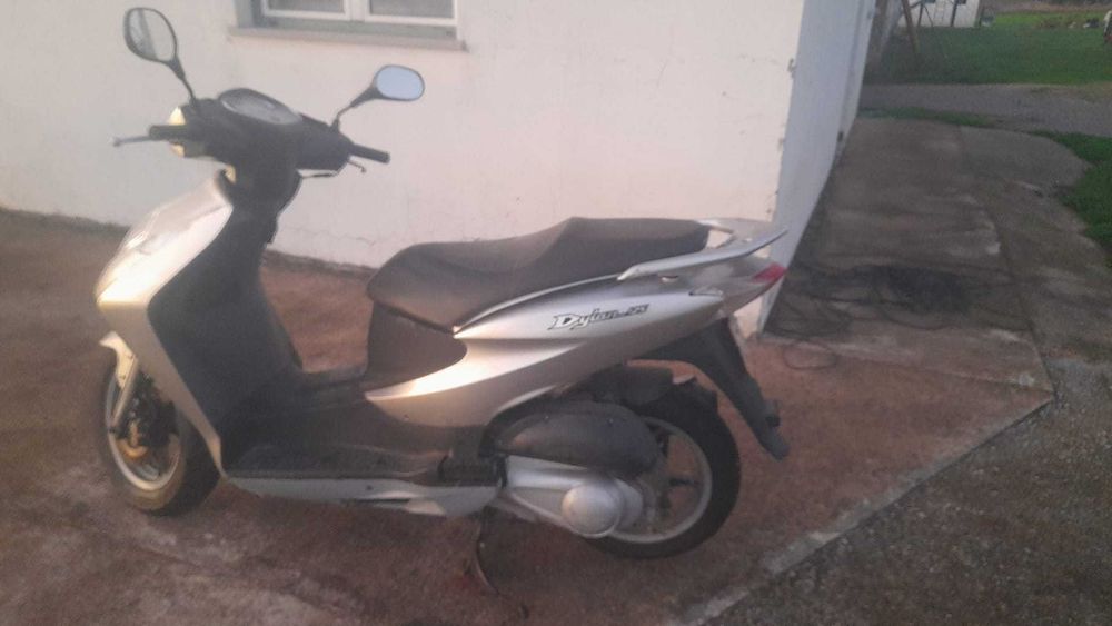 +++ Honda Dylan 125 +++