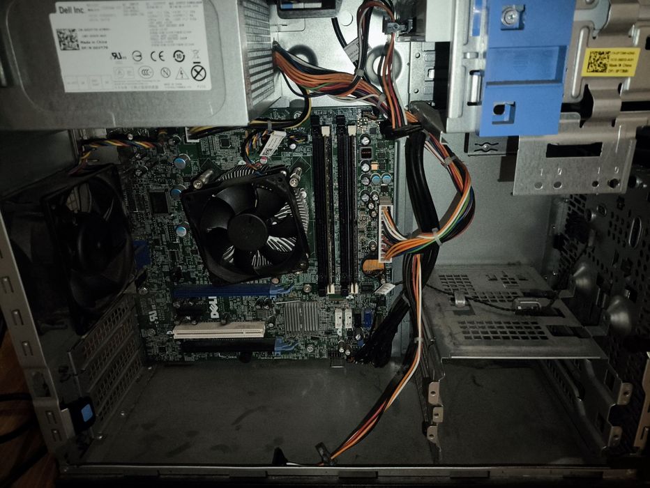 Komputer stacjonarny bez dysku + monitor 24"