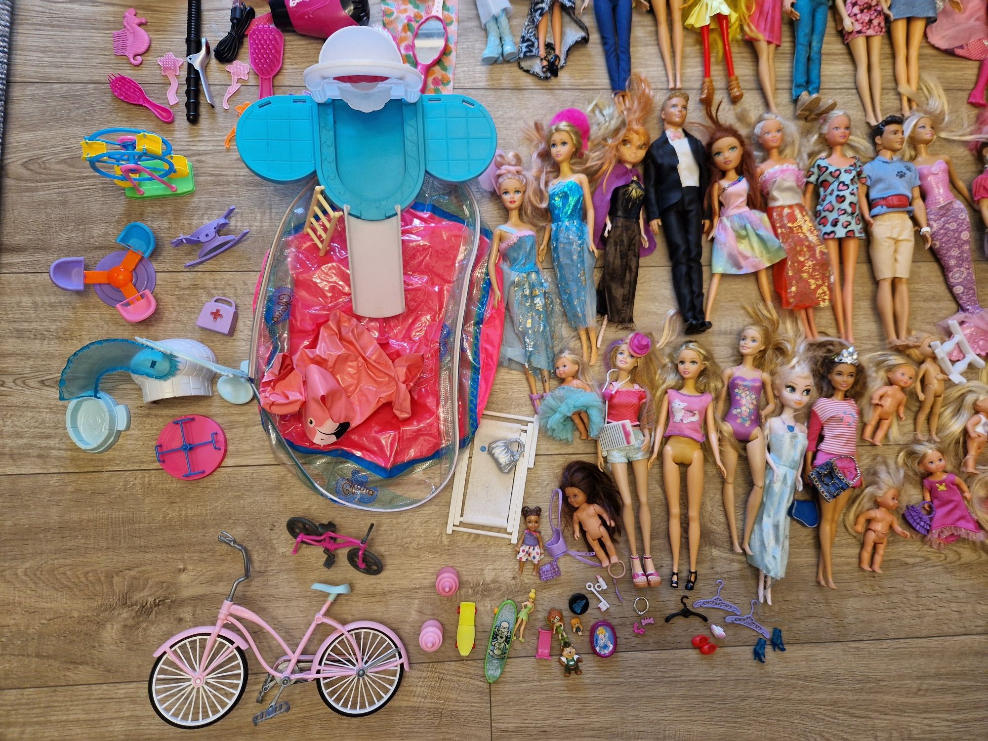 Zestaw lalek Barbie i innych + akcesoria gratis