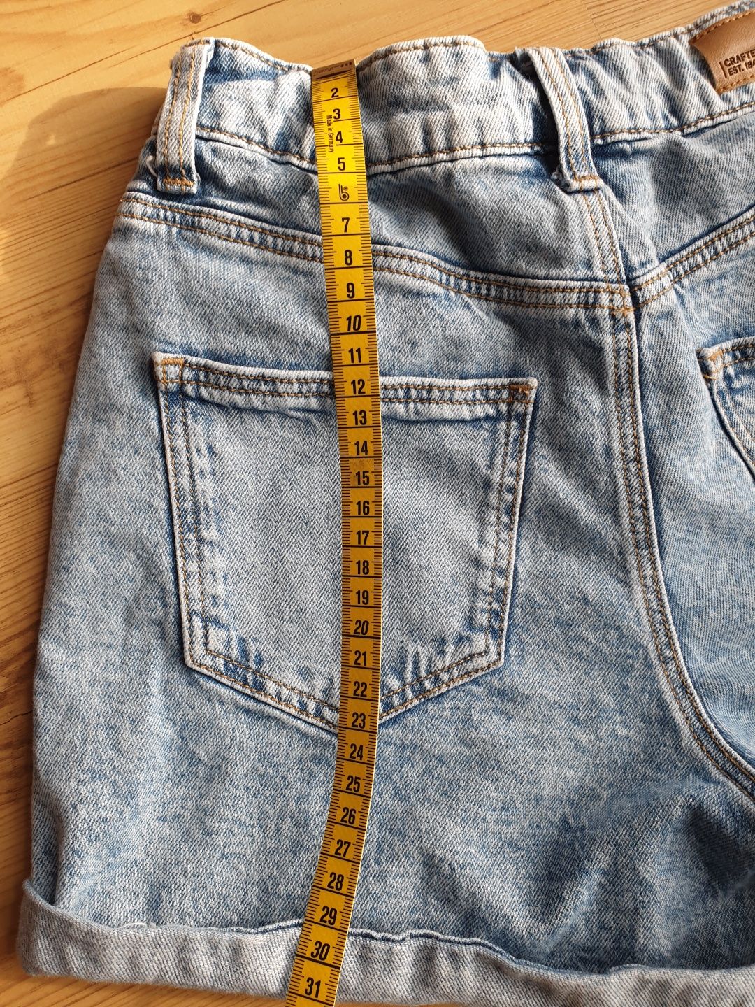 Krótkie spodenki jeansowe na lato z dżecikami