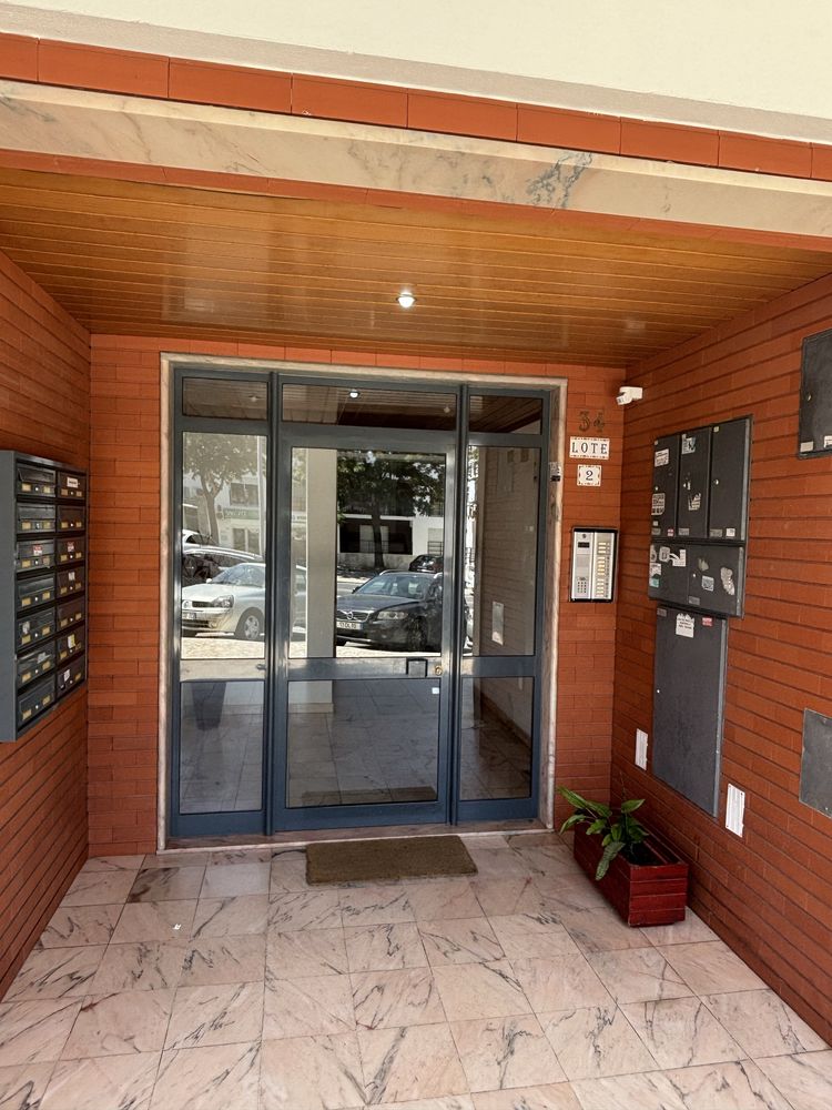 Apartamento T2 garagem elevador e terraco Cotovia