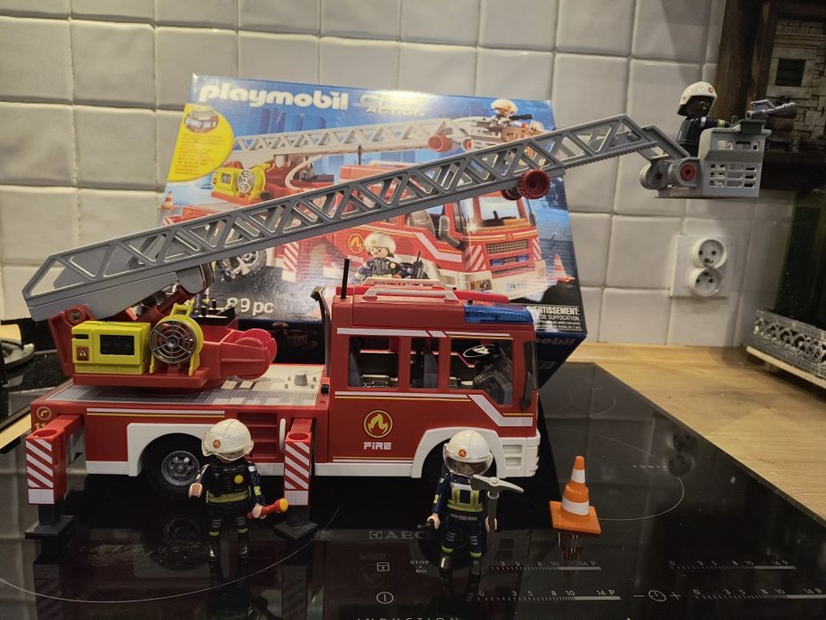 Sprzedam playmobil CITY ACTION wóz strażacki 9463