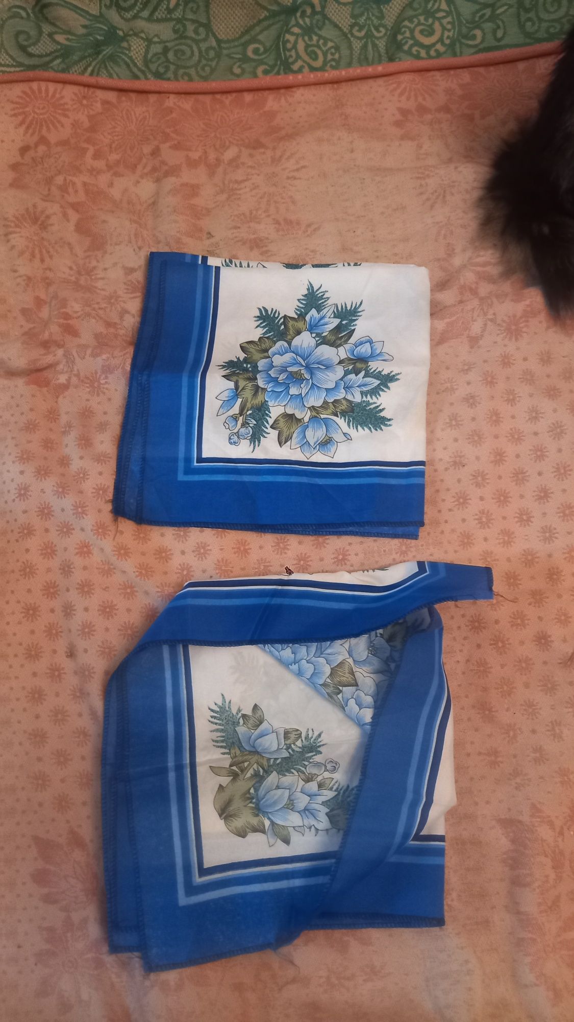 Платки     Новые     2   штуки.