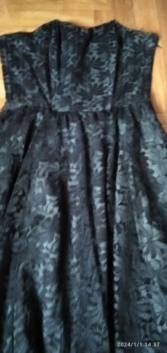 Balowa koronkowa sukienka bez ramiączek