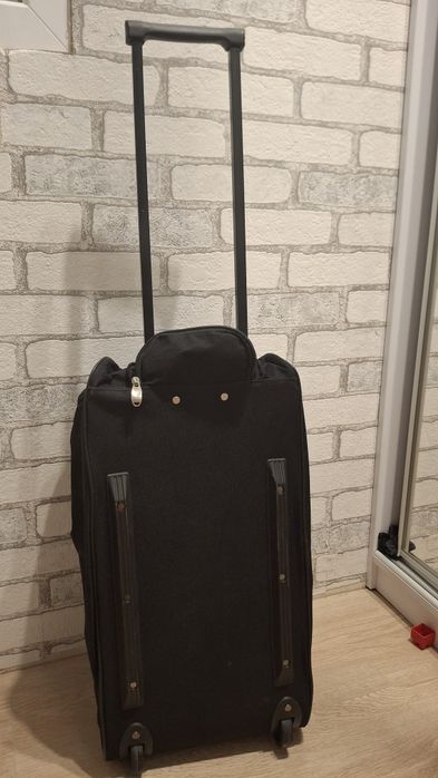 Сумка-чемодан на колёсах.