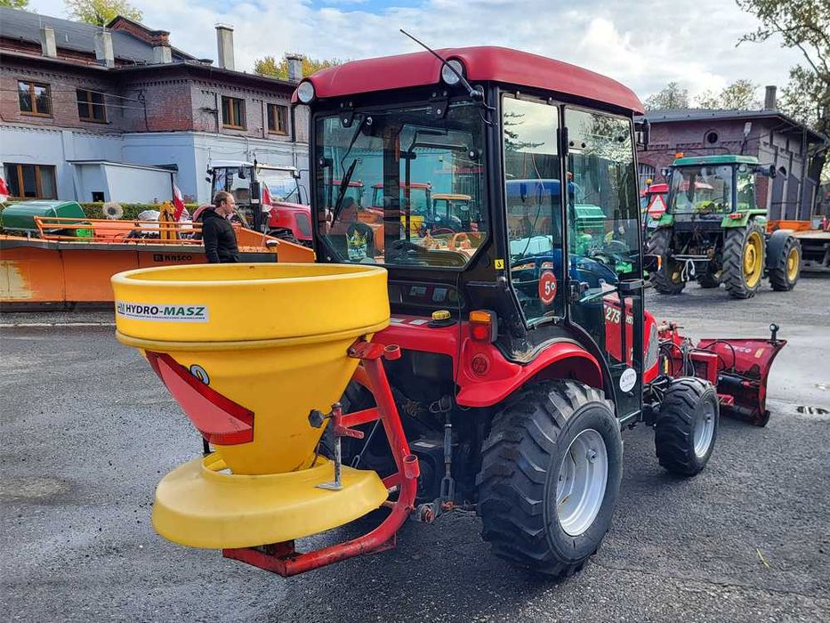 Ciągnik komunalny TYM T273 HST automat z pługiem V i posypywarką