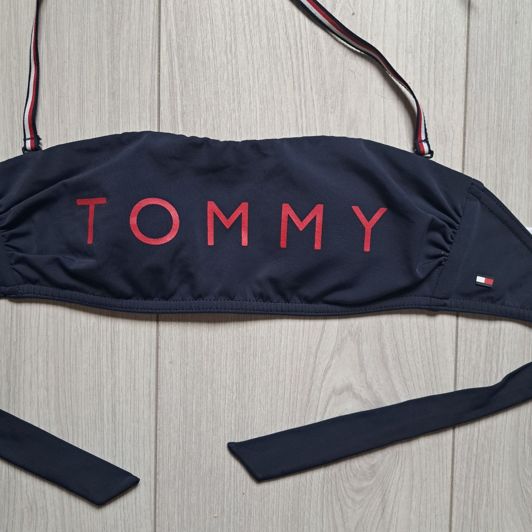 Топ, купальник Tommy Hilfiger.