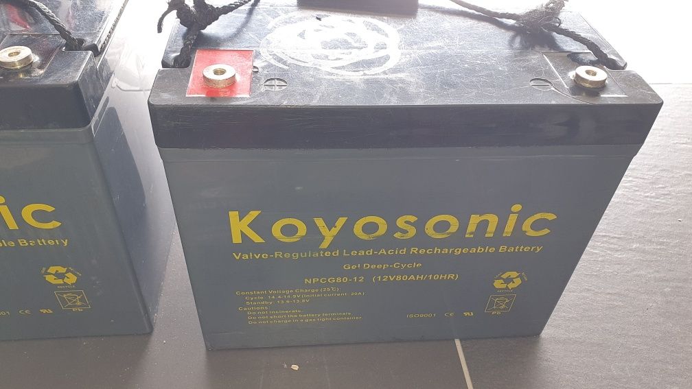 Uzywane akumulatory Koysonic 12V 80Ah + ładowarka paco