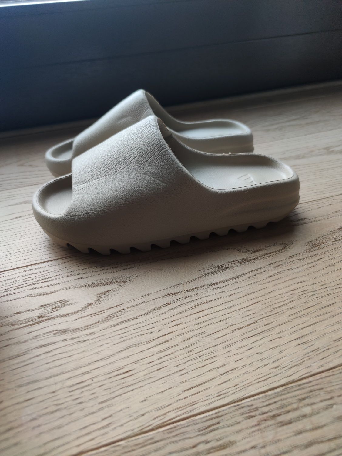 Klapki Yeezy Slide