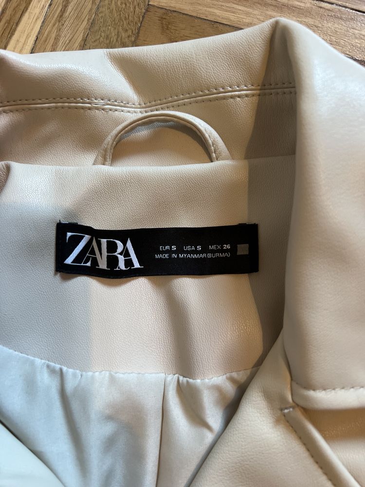 Курточка Zara