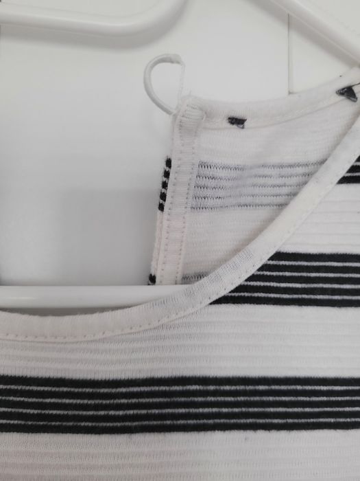 Sukienka w biało-czarne pasy rozm. L