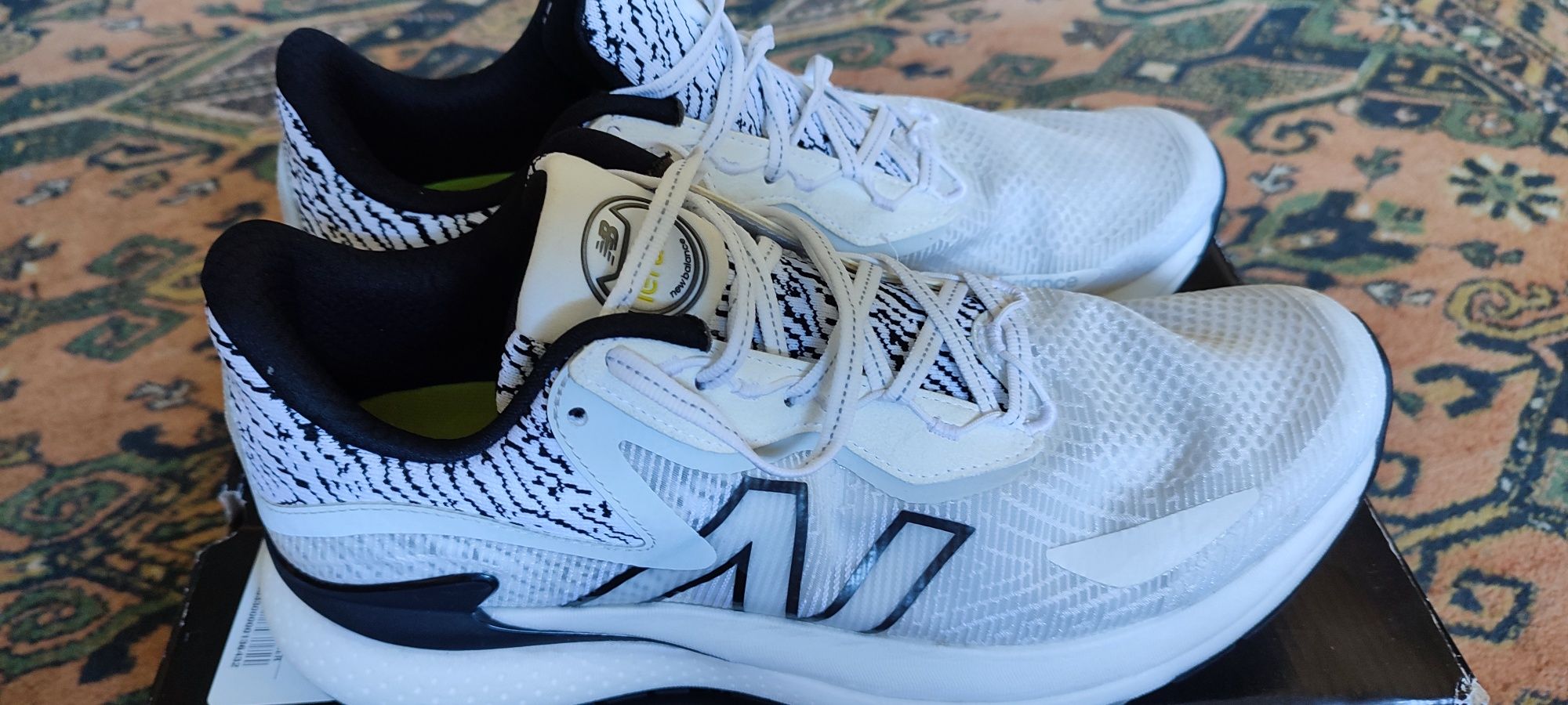 Топові кросівки з карбоном New balance lerato