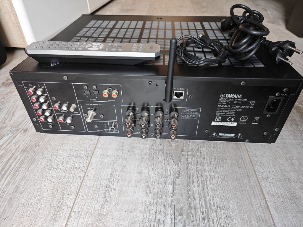Amplituner YAMAHA  R-N803 D.