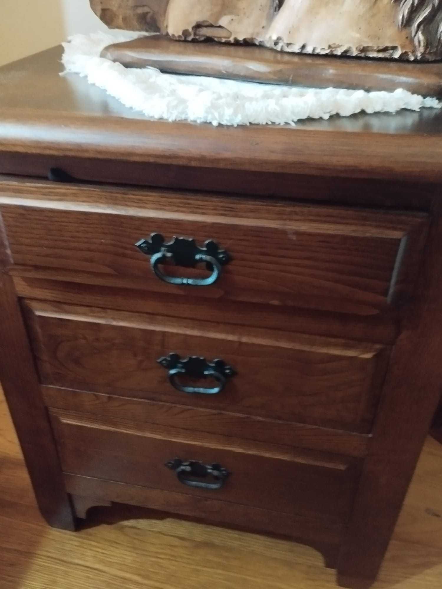 Cama + 2 mesas cabeceira