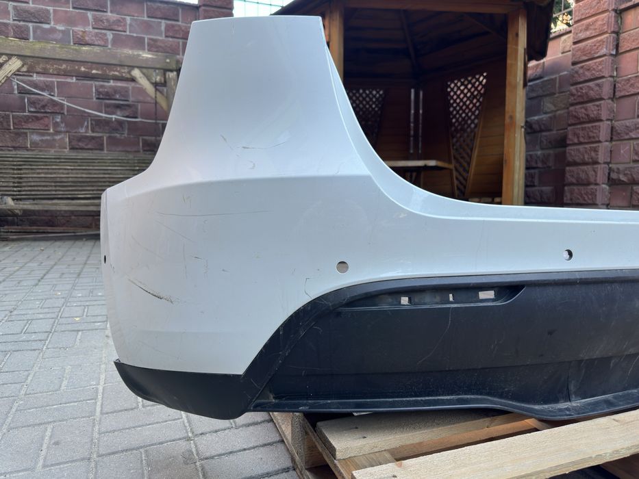 Бампер задній білий Tesla model Y (оригінал)