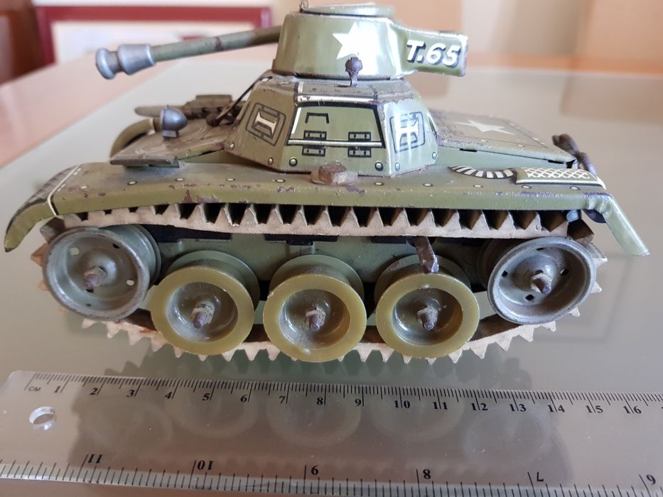 Tanque T-65 em chapa antigo