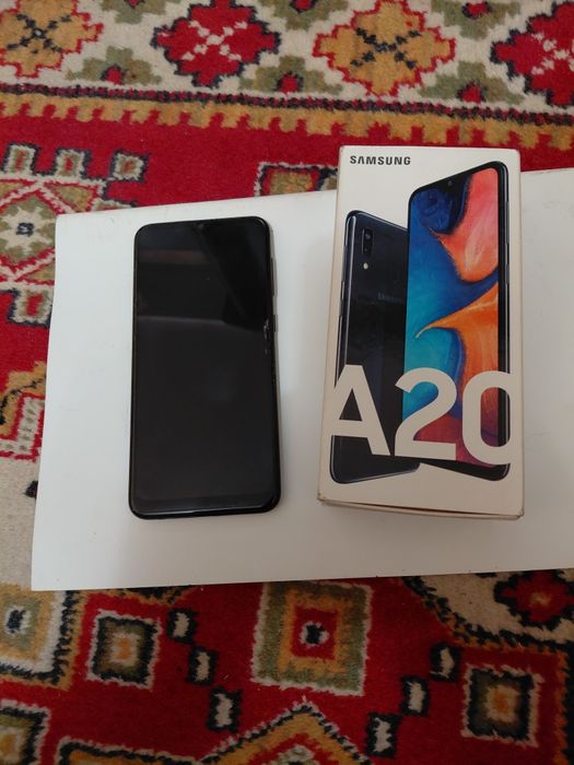 Продам мобільний телефон Samsung  A-20