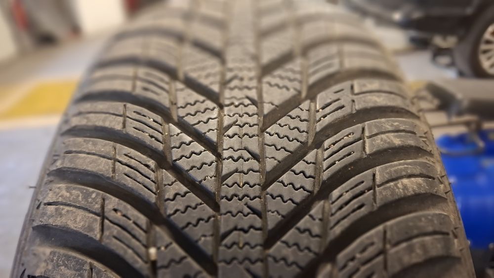 Komplet opon całorocznych 205/50R17 Nexen