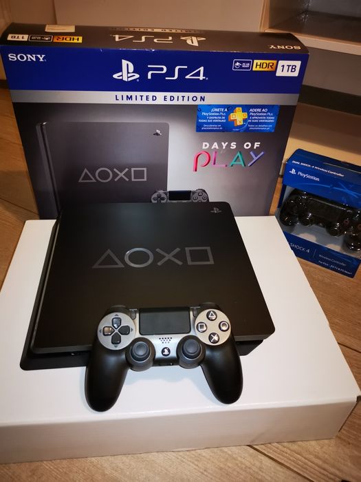 Playstation PS4 (days of play edition)