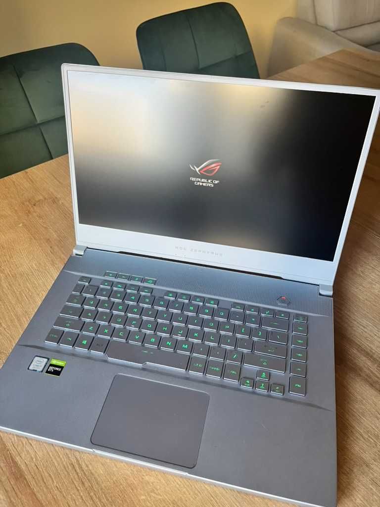 Asus ROG Zephyrus 15.6' 24GB / GTX1660Ti 6GB / 1TB + 512 SSD / 240hz