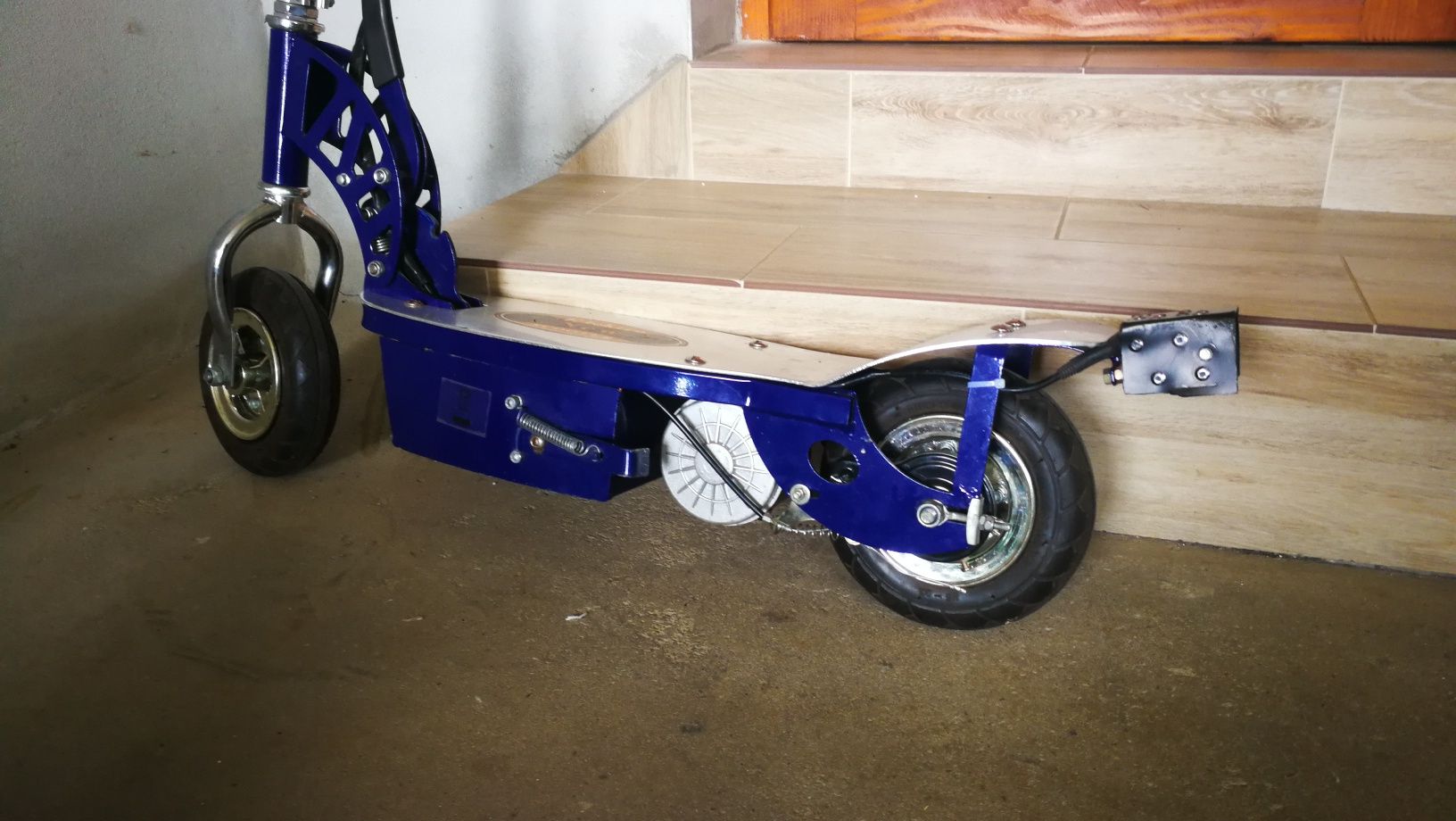 Hulajnoga elektryczna Elektro-Scooter skuter dla dzieci
