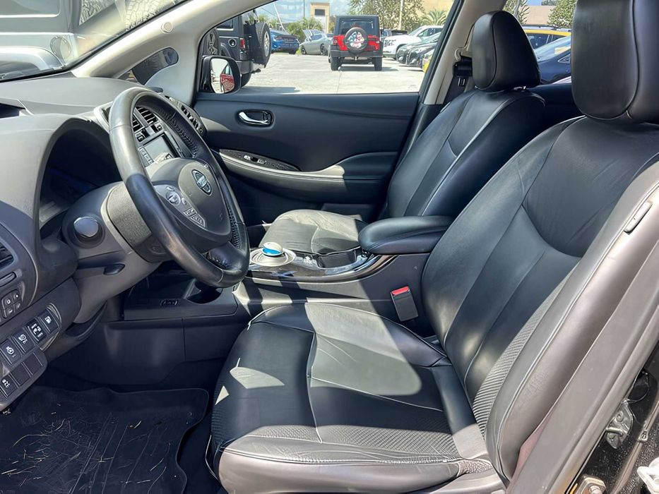 Nissan LEAF      2015