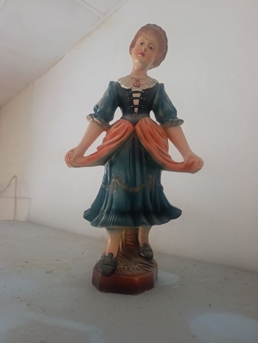 Boneca em porcelana