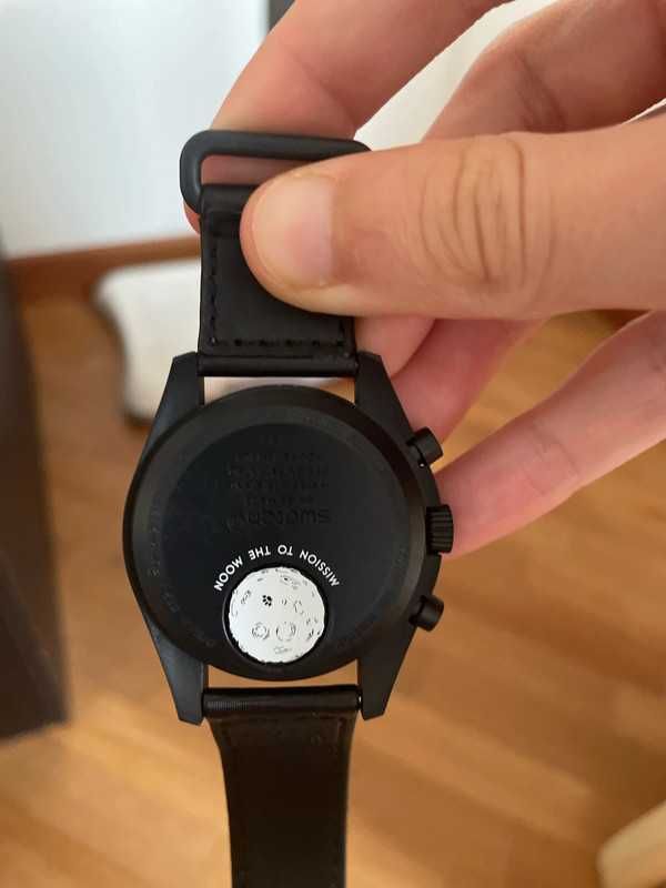 Omega x Swatch Snoopy SO33B700 Stylowy Zegarek Moonphase